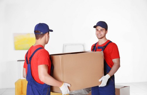 Local movers handling same day relocation in Canary Wharf